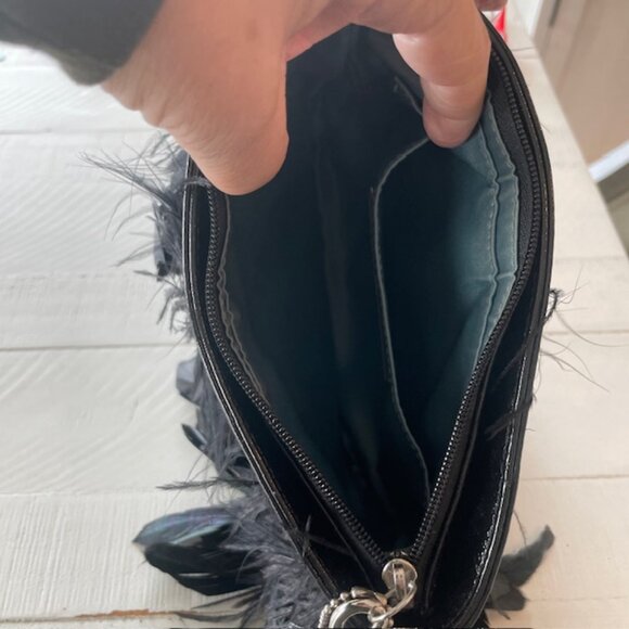 COACH OCCASIONAL FEATHER ZIP CLUTCH #44457 SILVER/BLACK PRE-OWNED - Picture 10 of 11